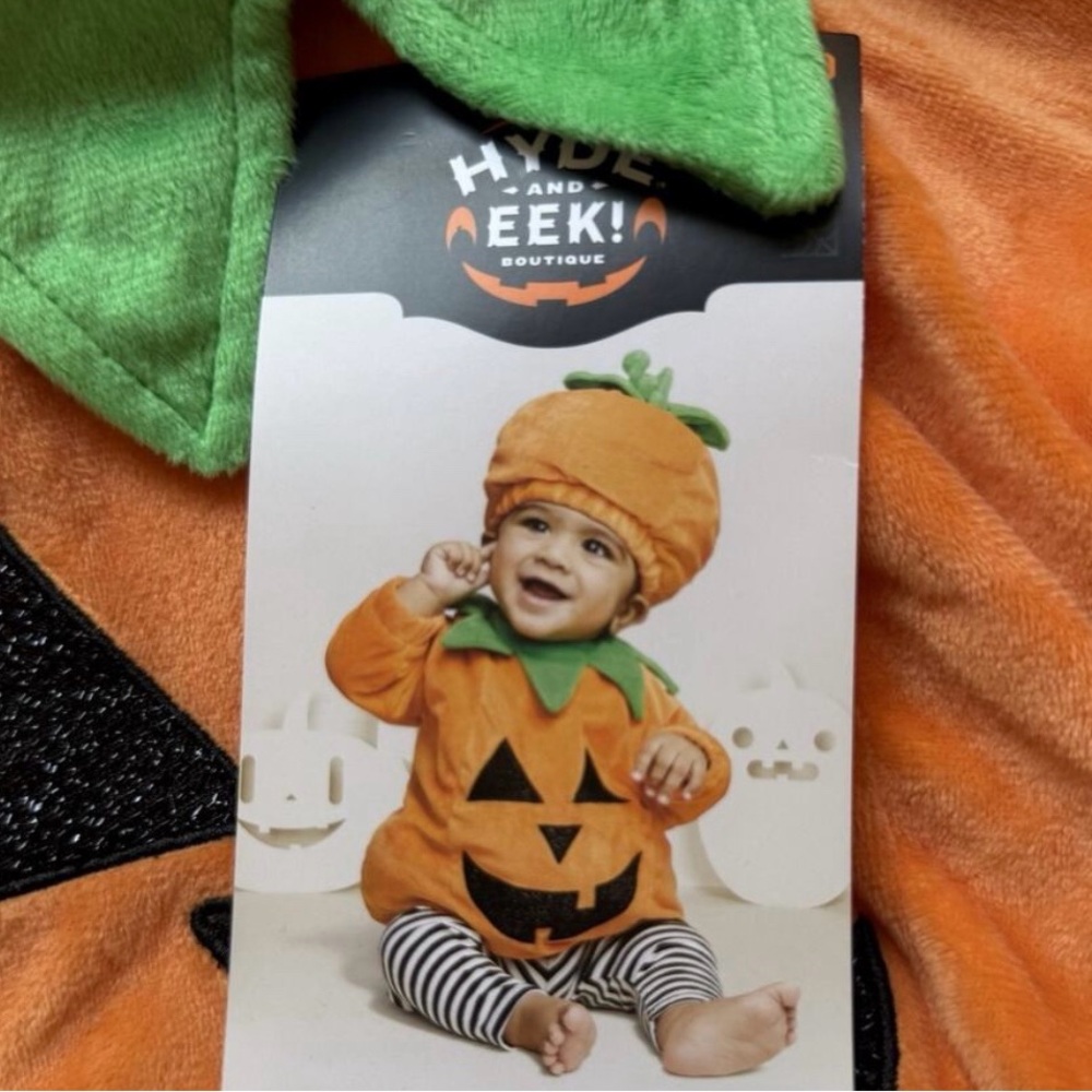 Pumpkin Costume for Baby - Orange and Green. Plush. Super condition! 🎃 - Picture 2 of 11
